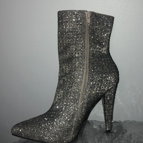 Point toe heels - Picture 3 of 8